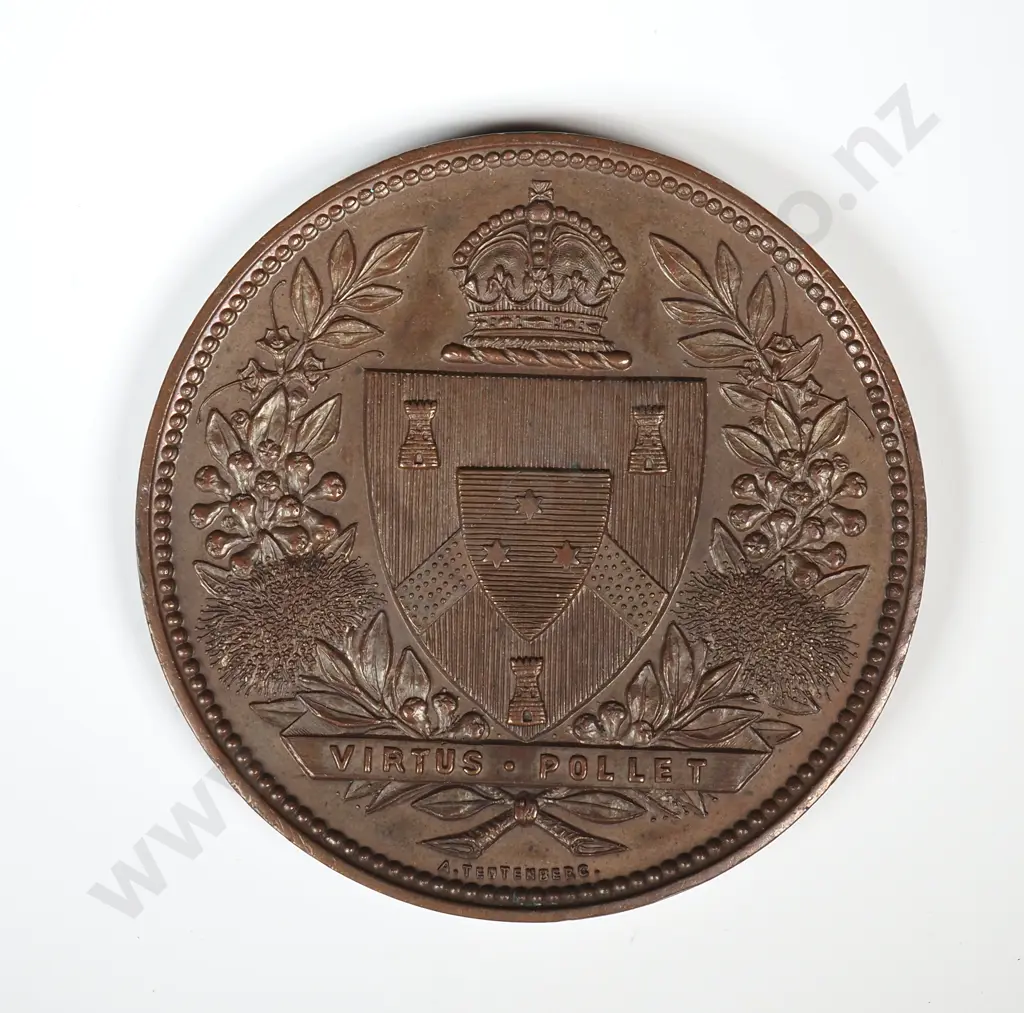 Antique bronze medal “KING’S COLLEGE SPORTS MEDAL”, engraved “1913 / WON BY / A. R. LLOYD / 25 YDS . HANDICAP / UNDER 12 / SWIMMING”, 50mm Image 1++