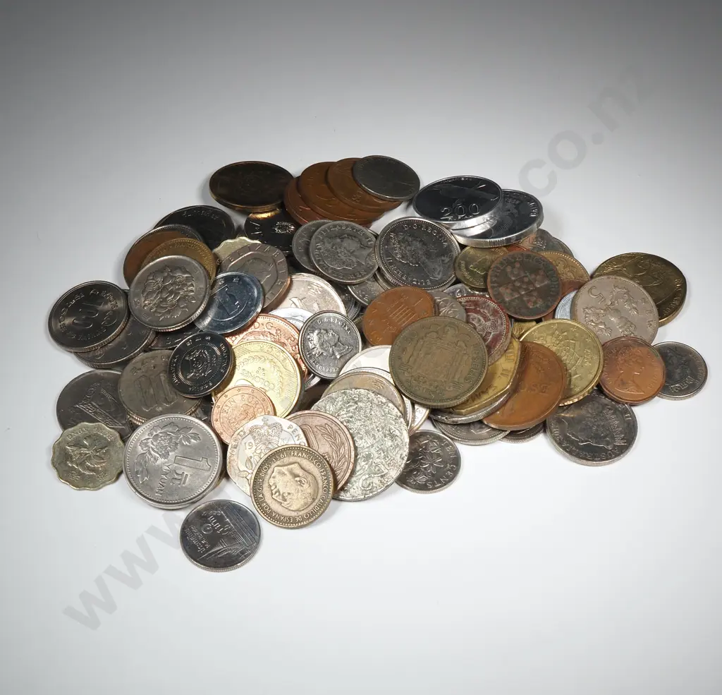 Assorted Lot of World Coinage   Image 1++