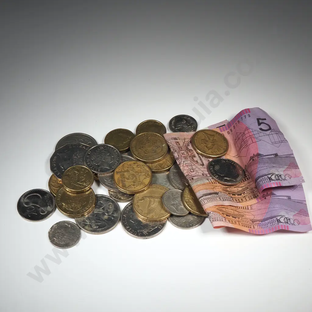 Assorted Lot of Australian Currency - Over $27 AUD Face Value  Image 1++