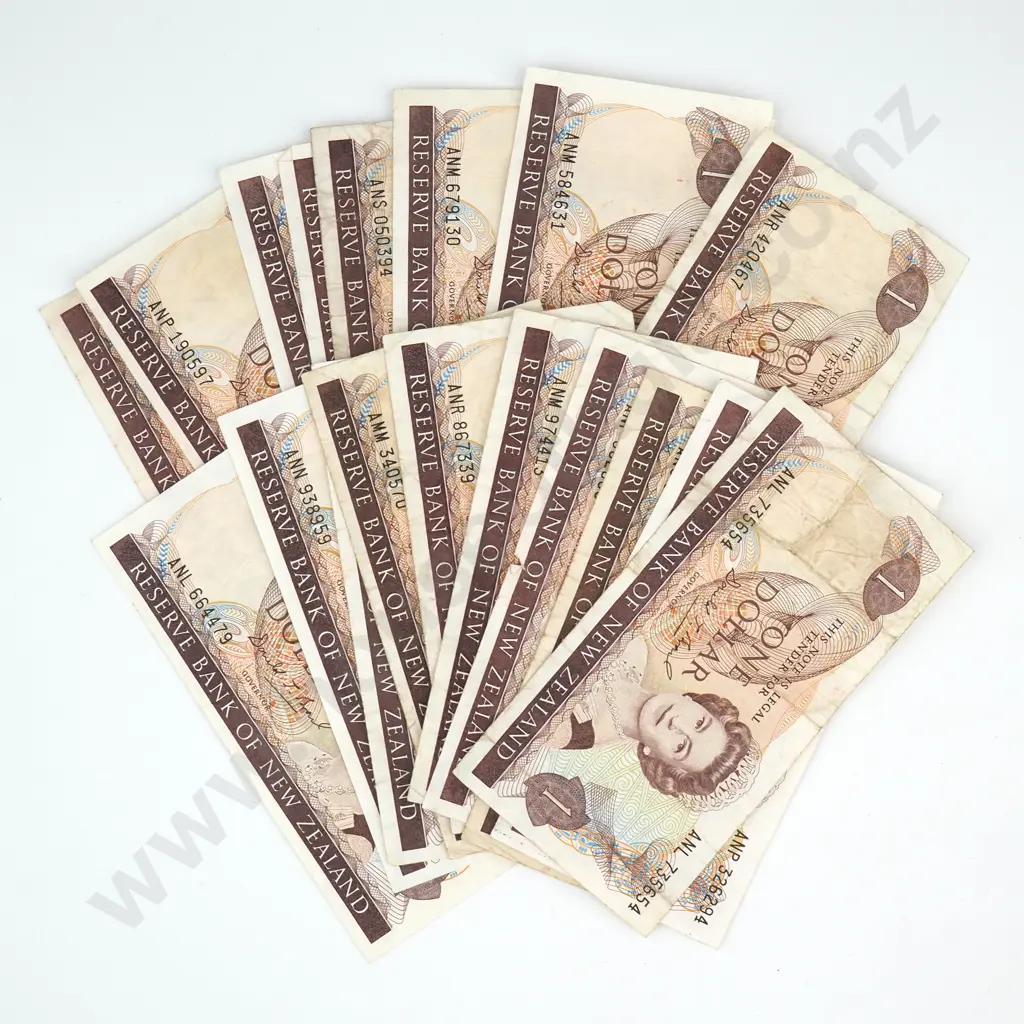 19 New Zealand Brash One Dollar Banknotes Image 1++