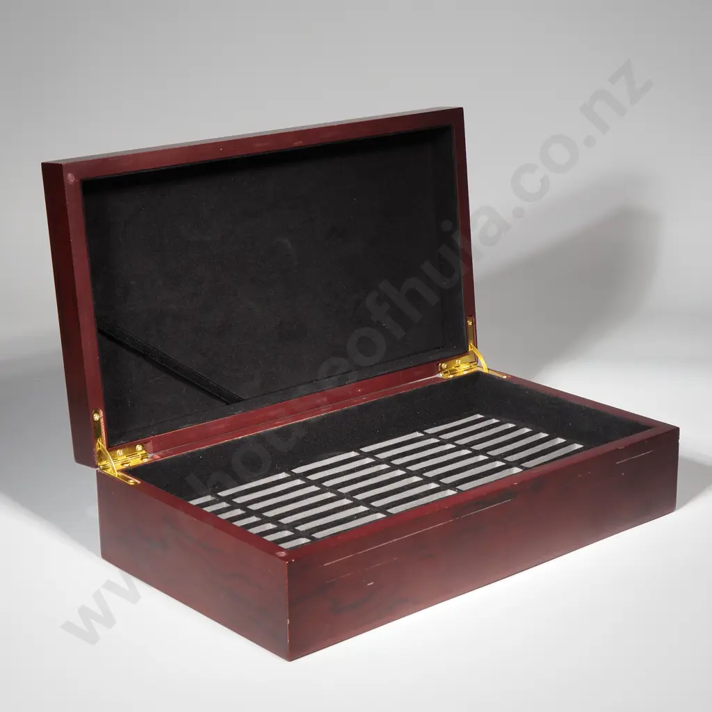 Wooden Coin Display Box  Image 1++
