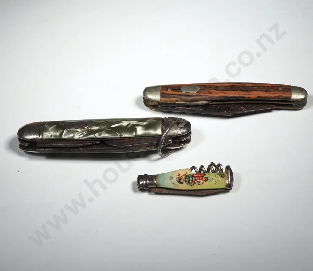 Three Miscellaneous Pocket Knives Image 1++