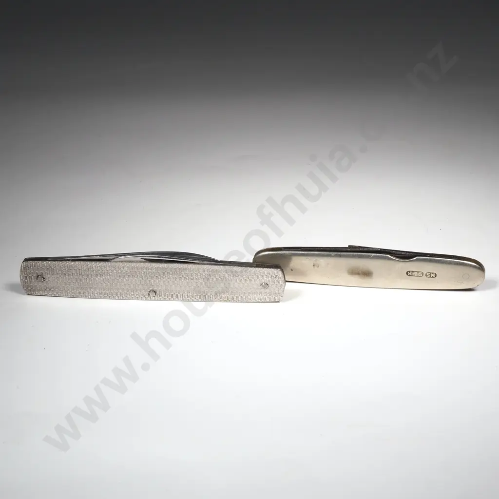 Two Miscellaneous Pocket Knives Image 1++