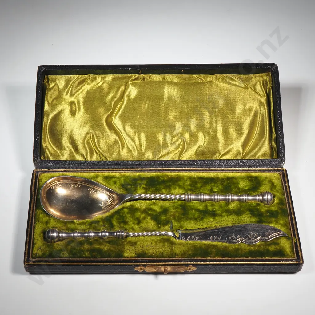 Exquisite Cased S/P Jam Spoon & Butter Knife Set Image 1++