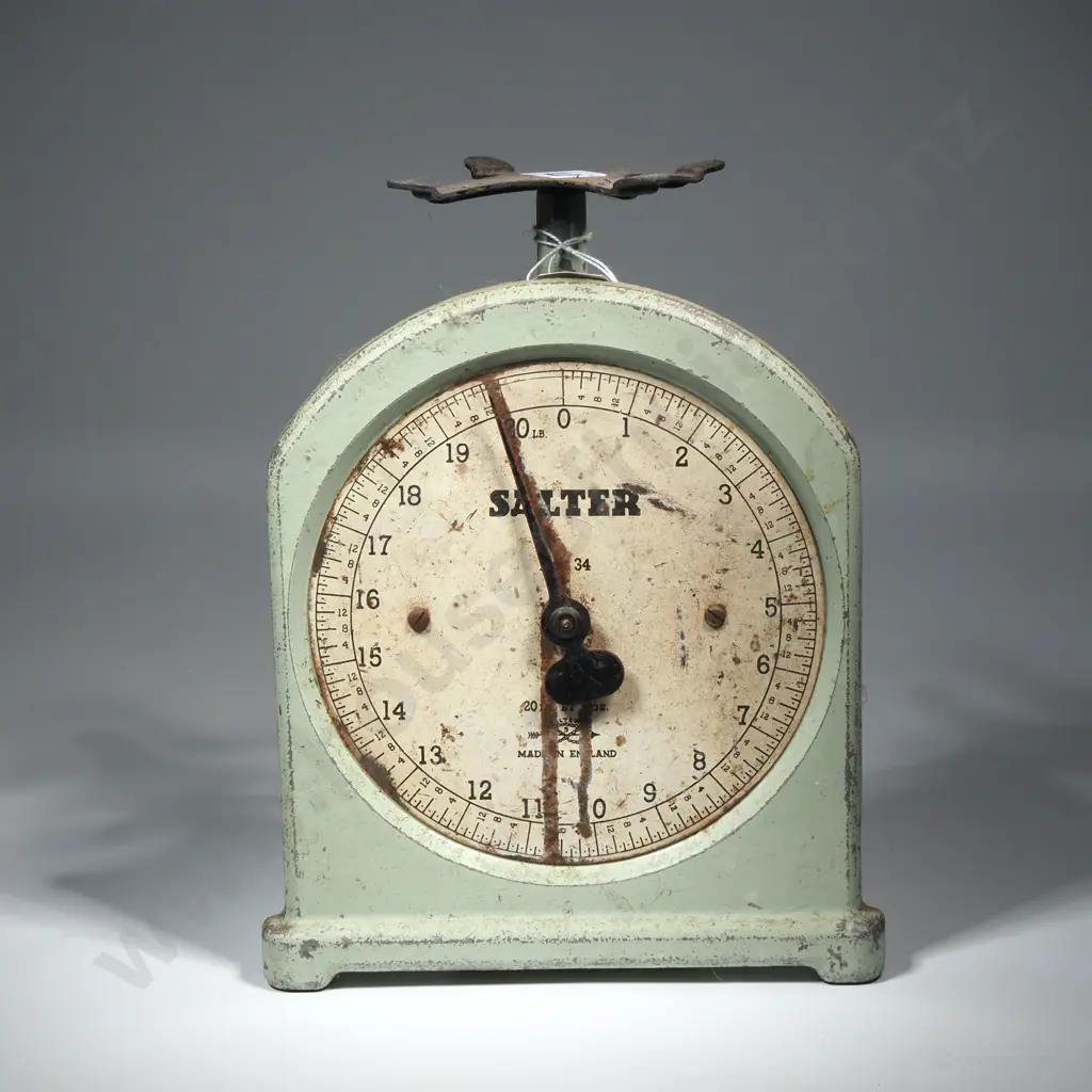 Vintage No 34  Green Salter Scales Image 1++