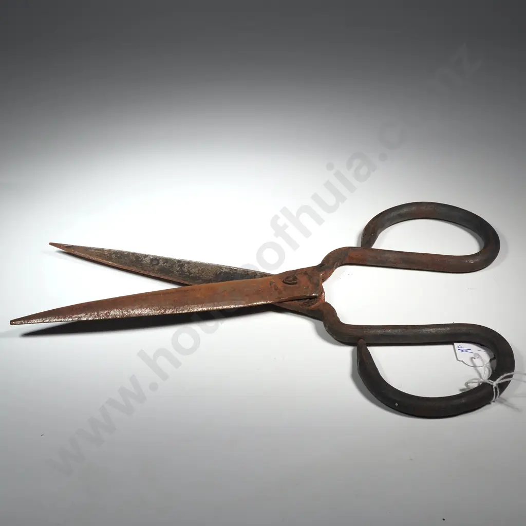 Distressed Vintage Rustic Iron Scissors A/F Image 1++