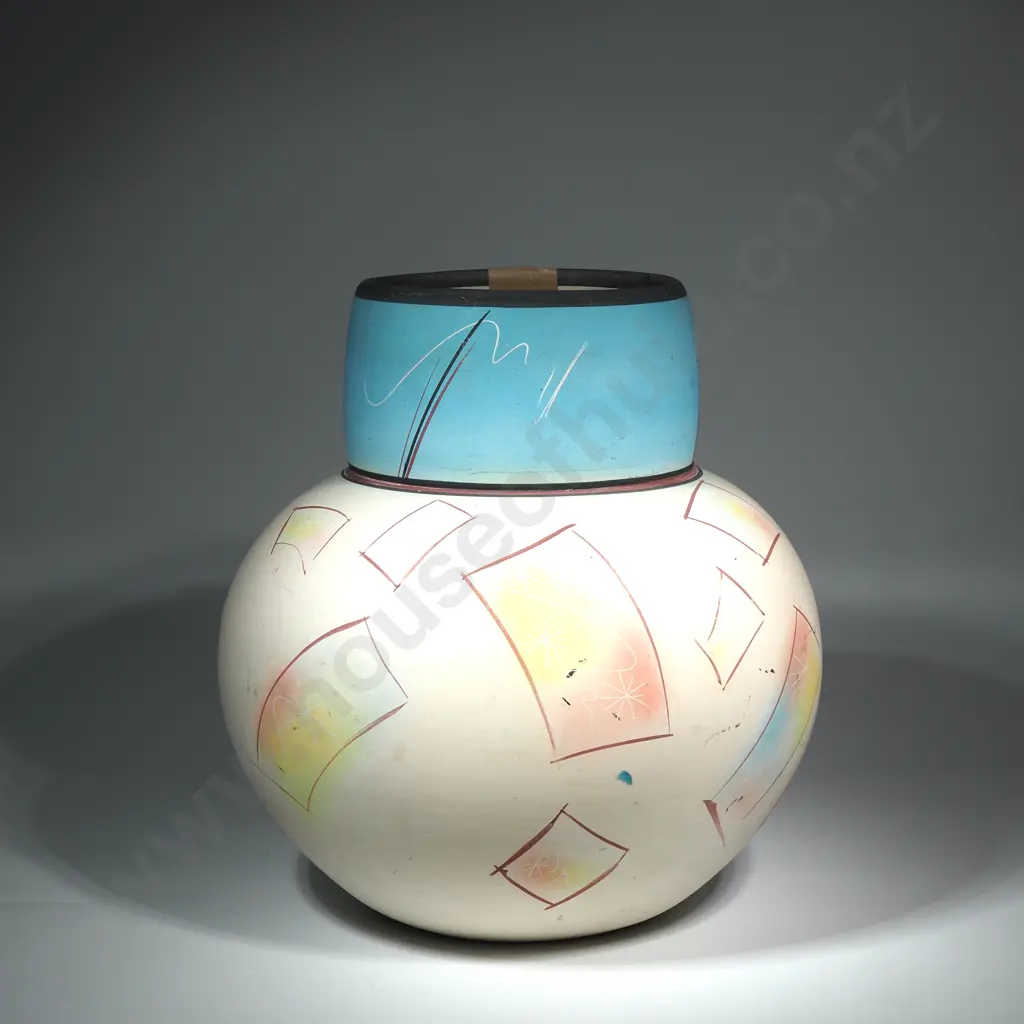 NZ Studio Potter Darryl Robertson Large Vase. Image 1++
