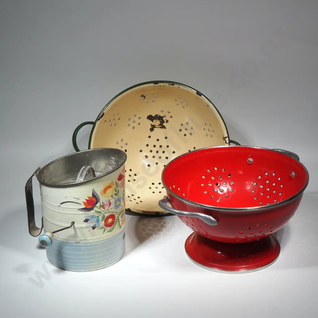 Two Enamel Colanders & a Vintage Flour Sieve Image 1++