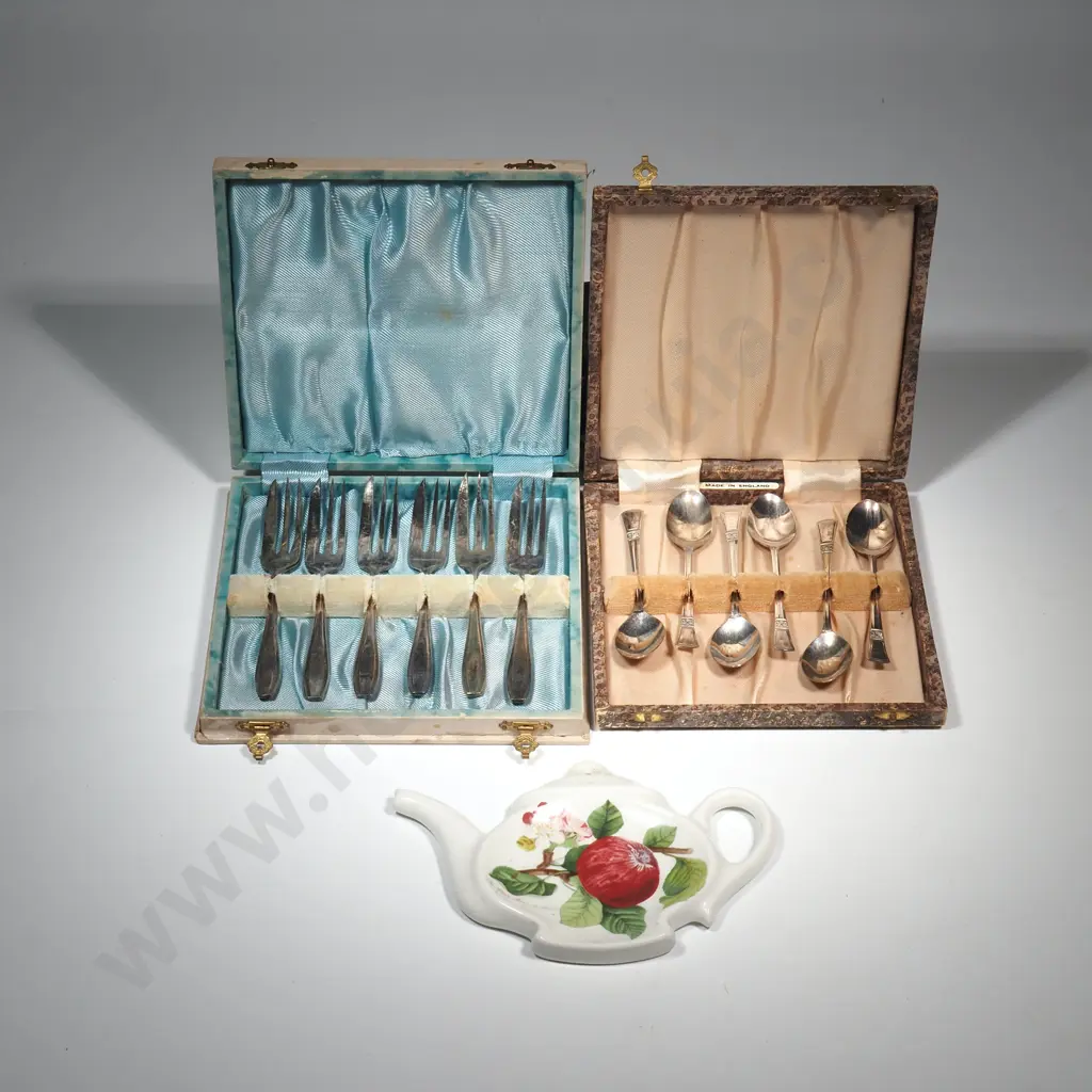 Boxed EPNS Cake Forks, Teaspoons & a Portmeirion Pomona Spoon Rest Image 1++
