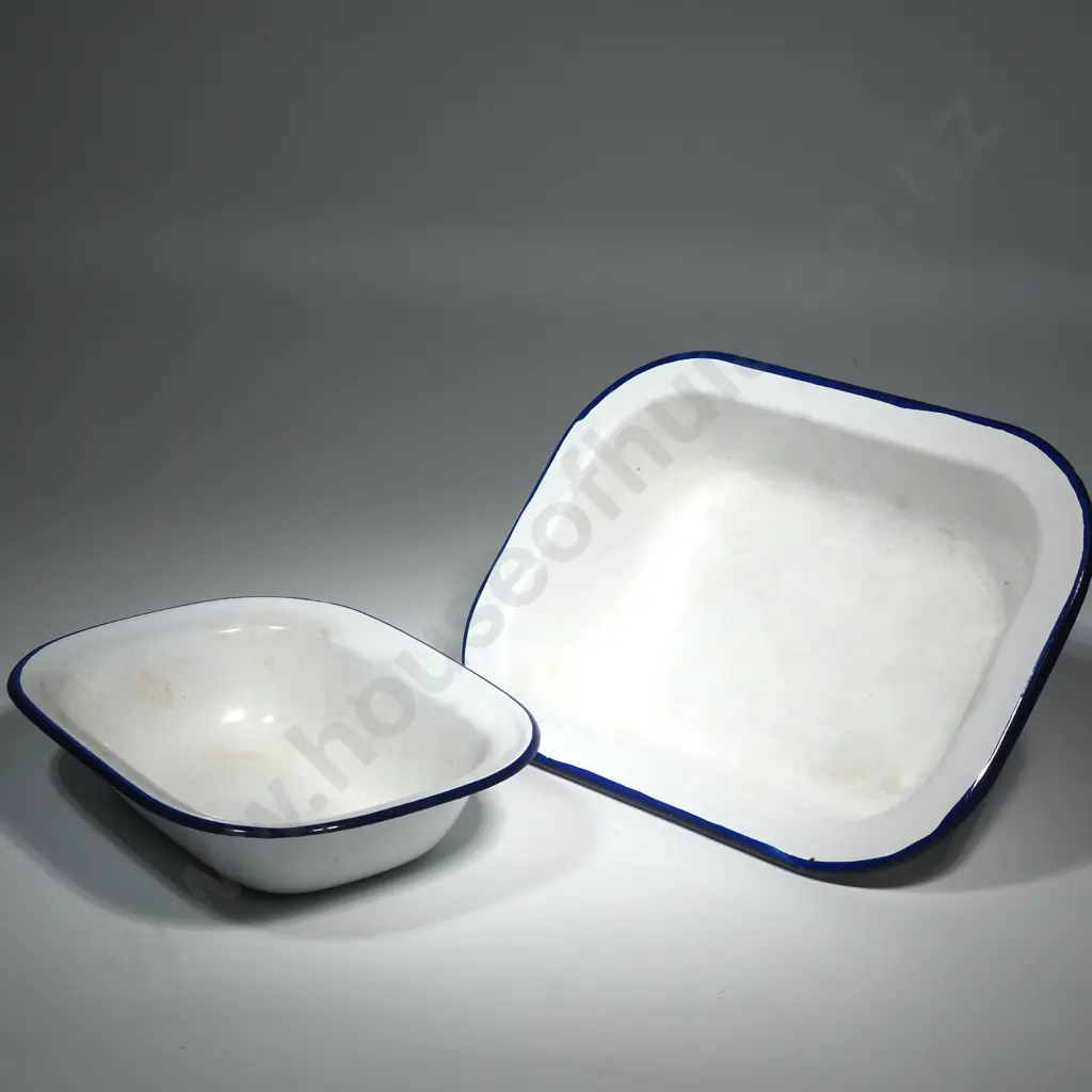 Two Graduated Enamel Pie Dishes w Blue Trim  Image 1++