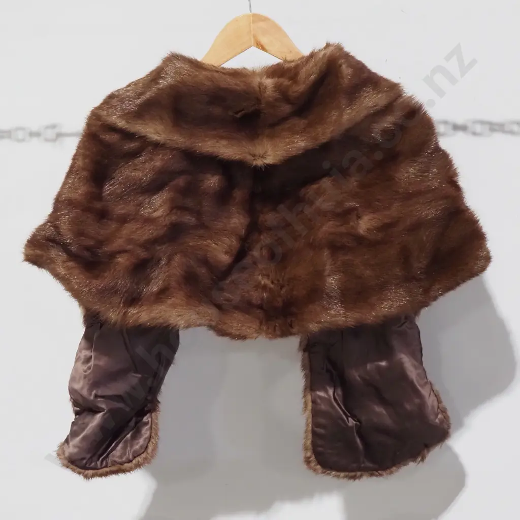 Vintage Ladies Muskquash Fur Stole - Excellent Condition Image 1++