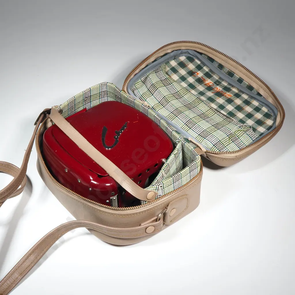 Vintage Colour Slide Projector in Maroon Finish w Carry Bag & Power Cable Image 1++