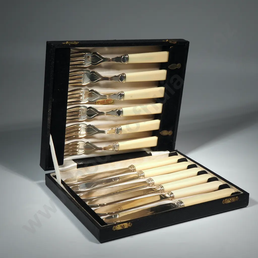 Faux Bone Handled Fish Cutlery Set Image 1++