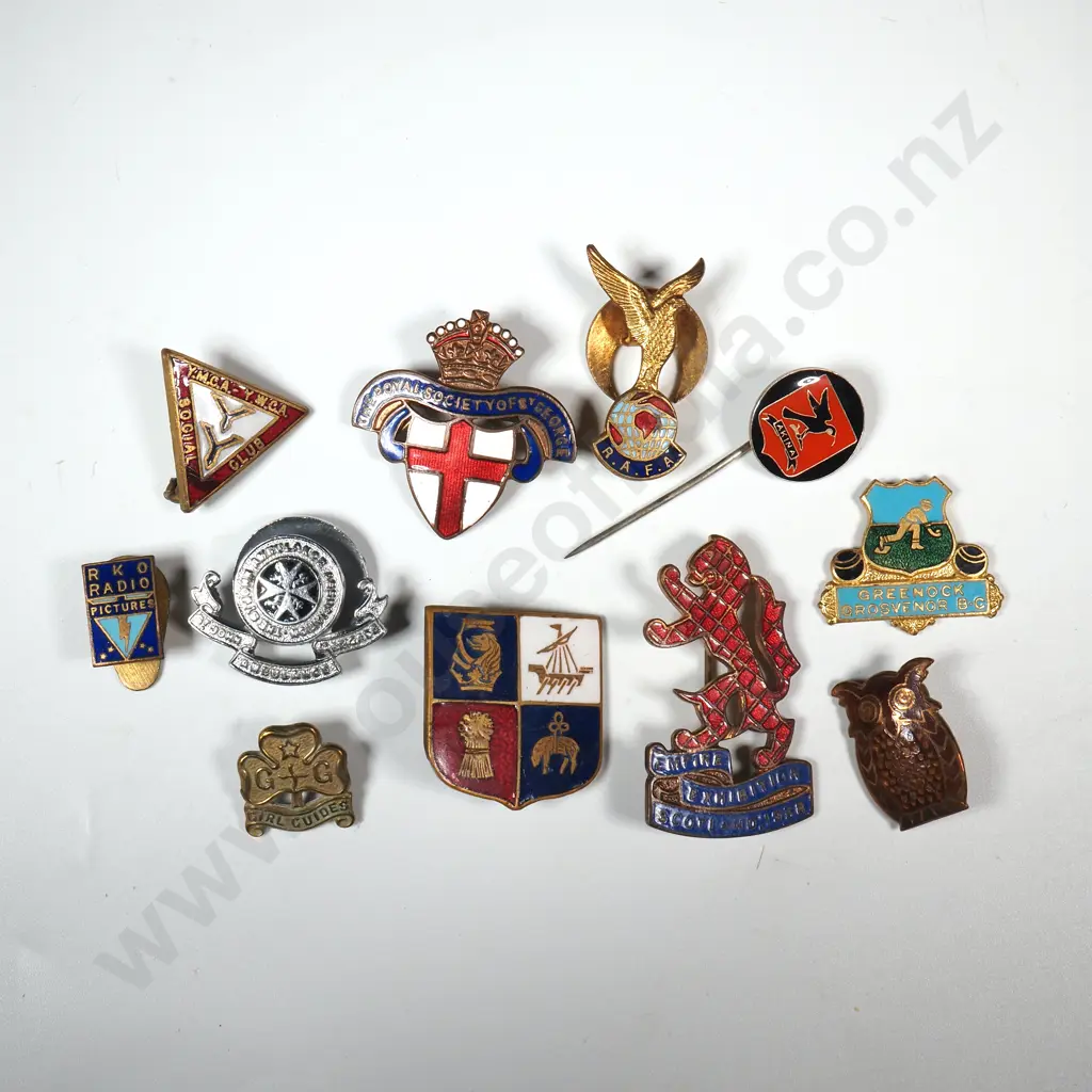 Assorted Lot of Vintage Badges  Image 1++