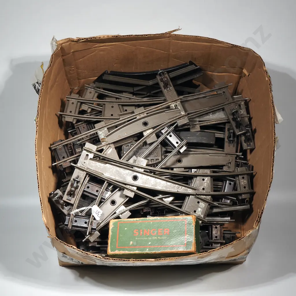Large Quantity  Of Hornby Train Tracks & Singer Sewing Machine Accessories For 99k Machine  Image 1++