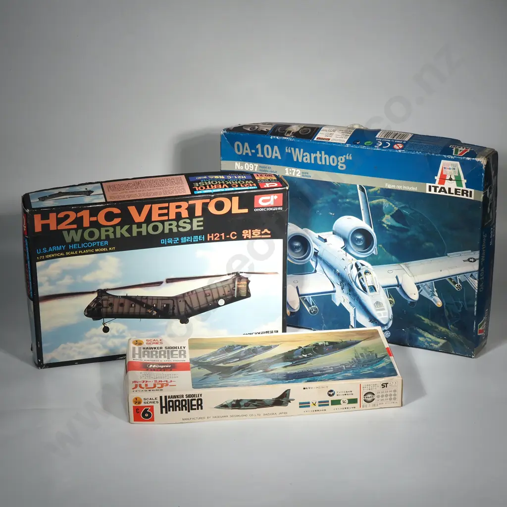 Three Boxed Plastic Airplane Models Image 1++