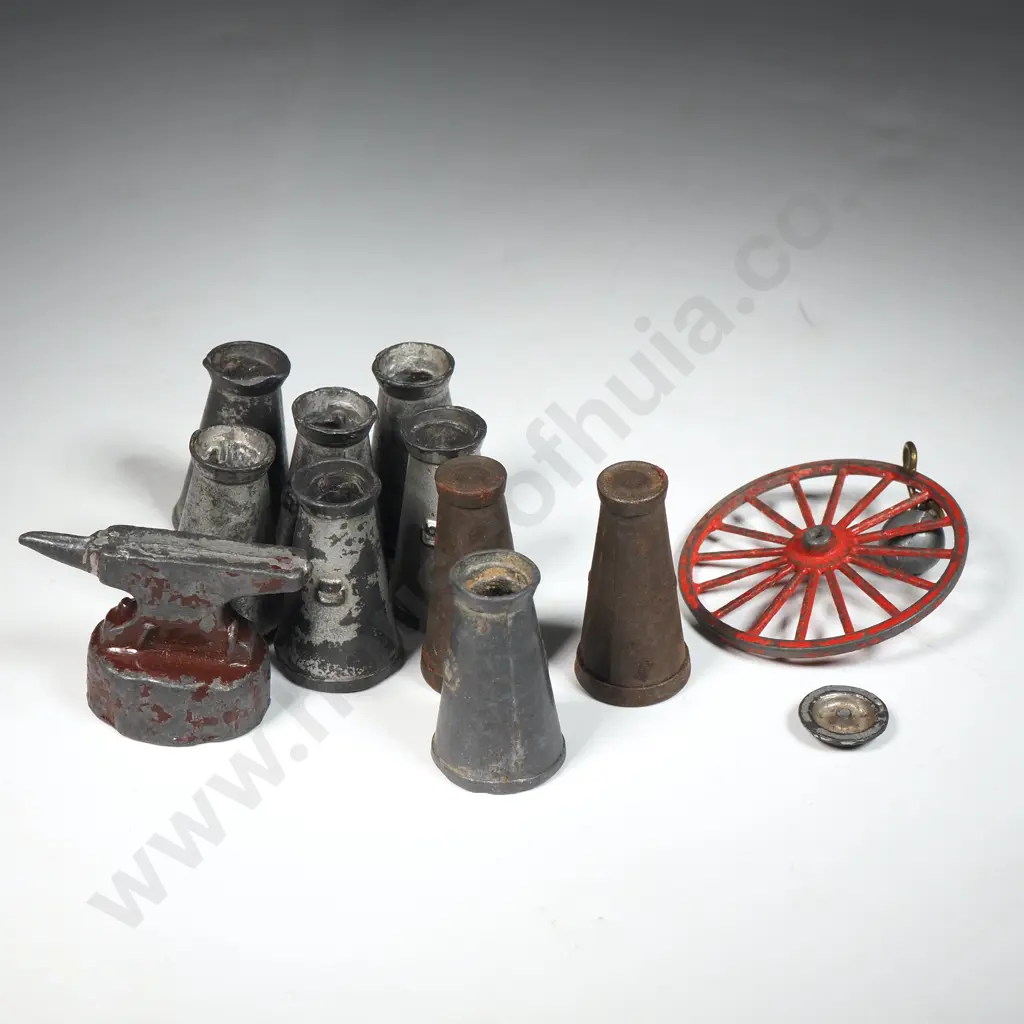 Ten Britains Vintage Painted Hollow-Cast Lead Milk Cans, a Wheel, an Anvil, a Weight & a Corbal Image 1++