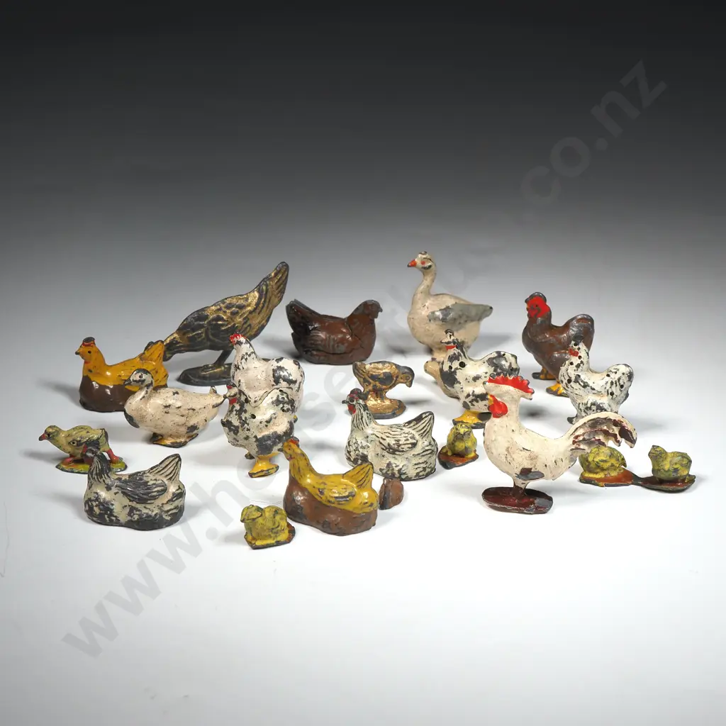 Twenty Britains Vintage Painted Hollow-Cast Lead Farmyard Poultry Image 1++