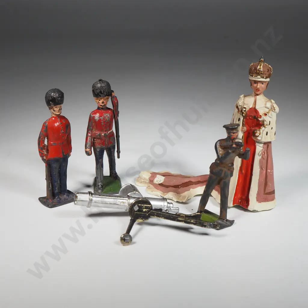 Six Britains Vintage Painted Hollow-Cast Lead Queen, Soldiers & Machine Gun Image 1++