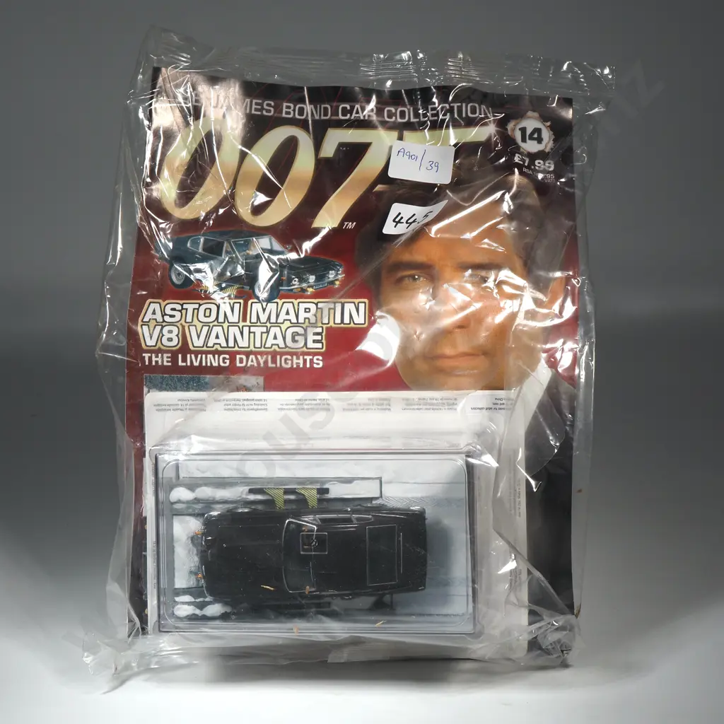 DY14  James Bond Car Collection 1/43 O Scale Aston Marin V8 Vantage. The Living Daylights Image 1++