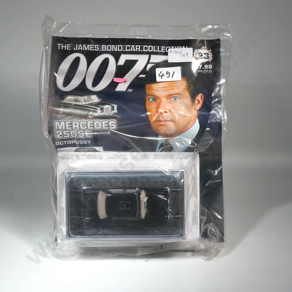 DY23  James Bond Car Collection 1/43 O Scale. Merecedes 250SE Image 1++
