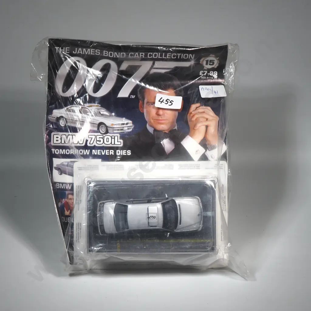 DY15  James Bond Car Collection 1/43 O Scale. BMW750iL Tomorrow Never Dies Image 1++
