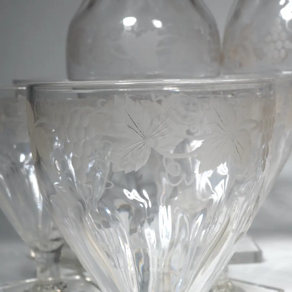 Set Of Ten Square Foot Glasses w Grape & Vine Decoration & Three Heavy Moulded Glass Goblets. Ideal For Wine Or Water Image 1++