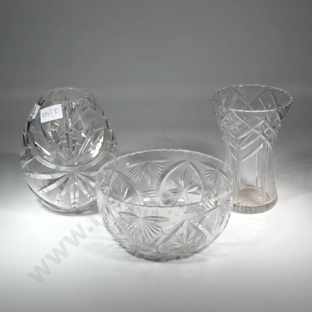 Three Crystal Items - a Bowl & Vases Image 1++