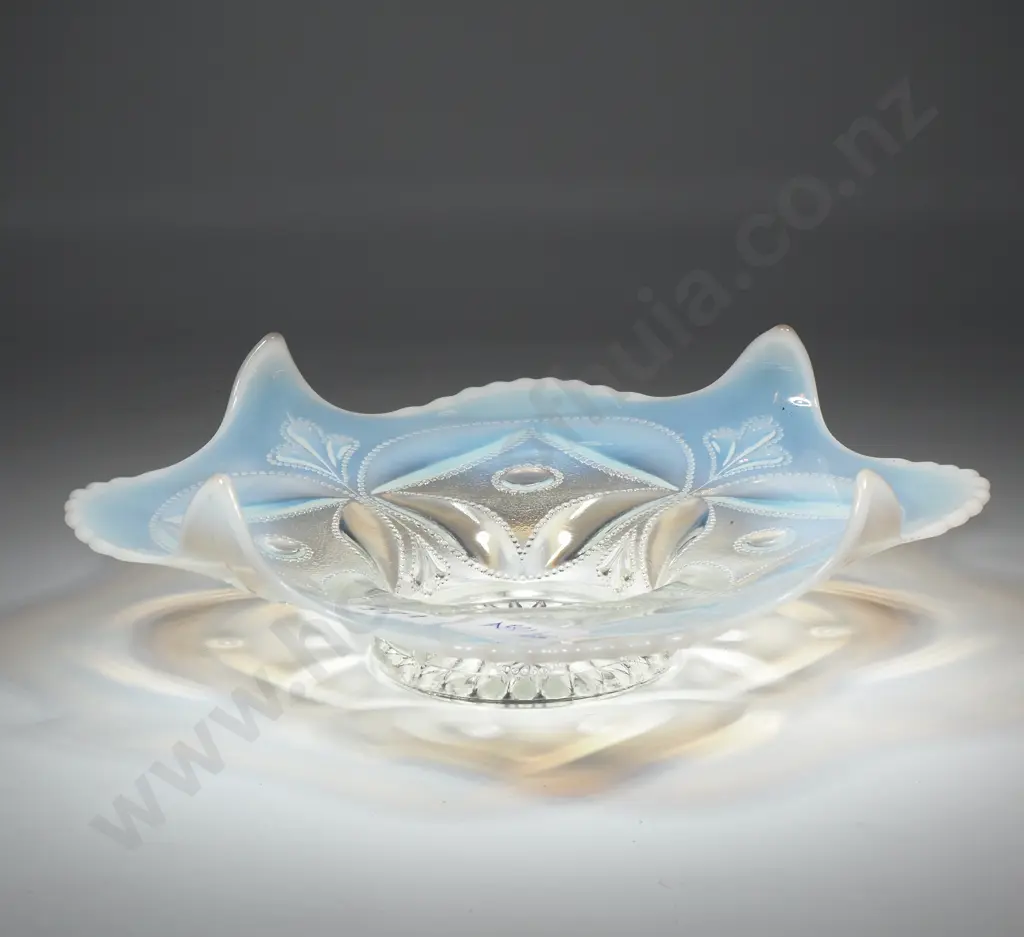 Glass Plate w Vaseline Glass Scalloped Edges  Image 1++