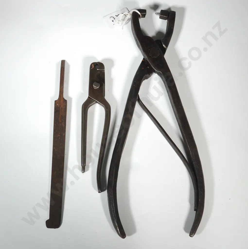Pair of Vintage Eyelet Pliers & File (Possibly For Leather Working) Image 1++