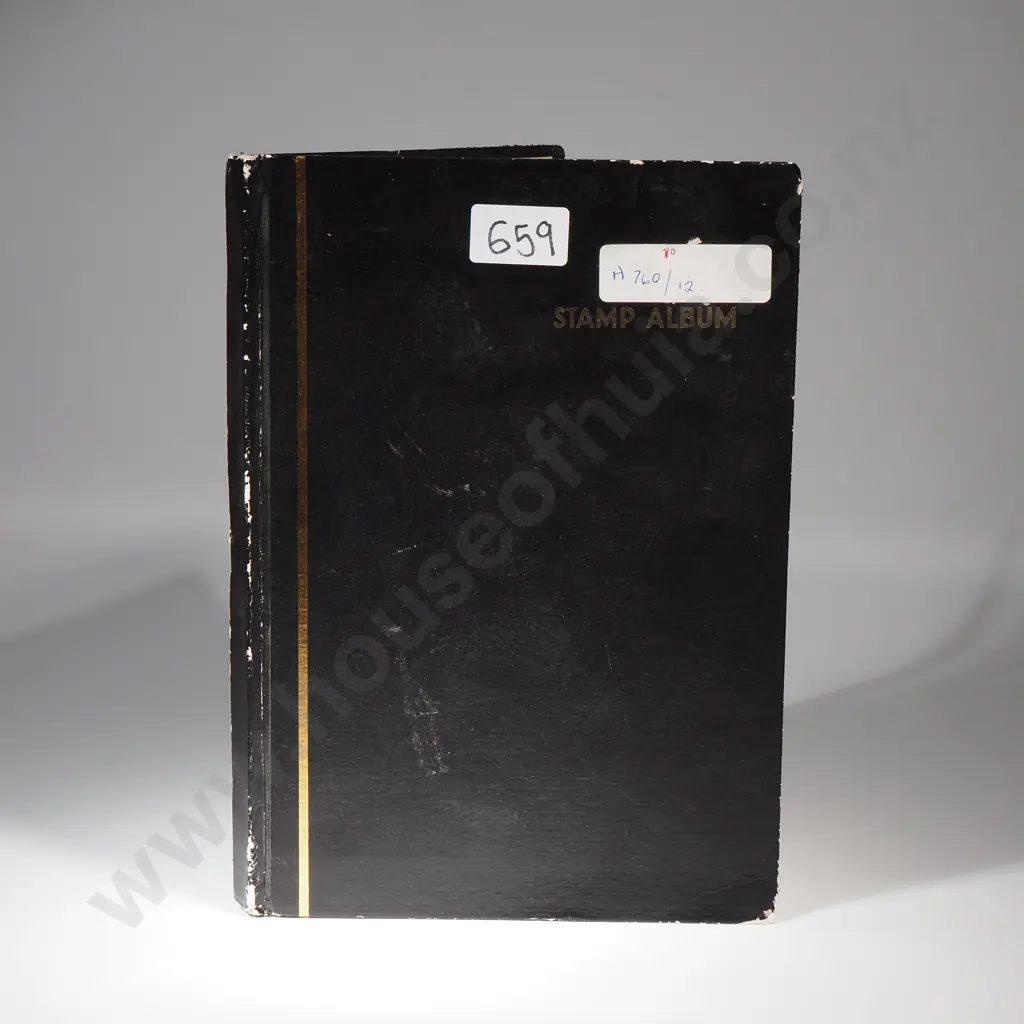 Stamp Album Containing A Large Quantity Of 1901 Penny Universal Stamps Image 1++