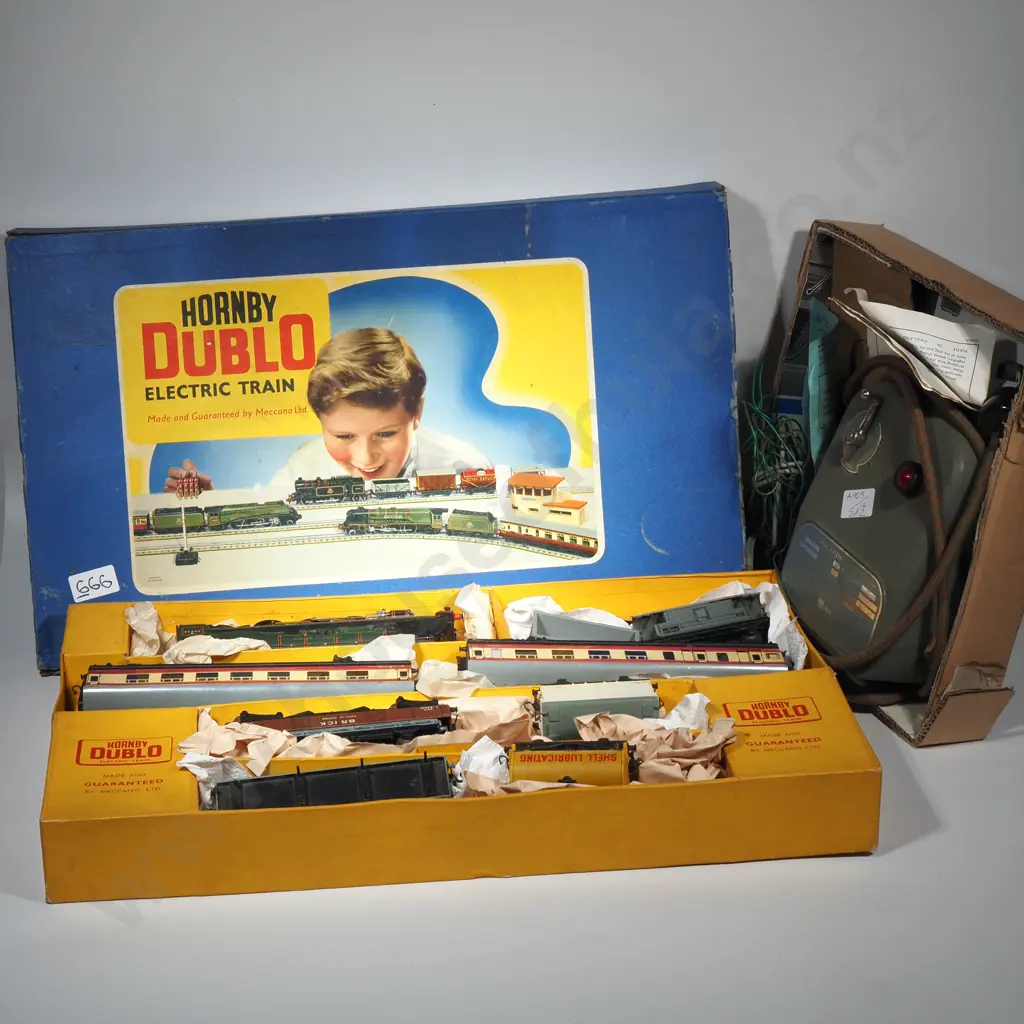 Hornby Dublo Electric Train Set - Duchess of Montrose & PC Unit Image 1++