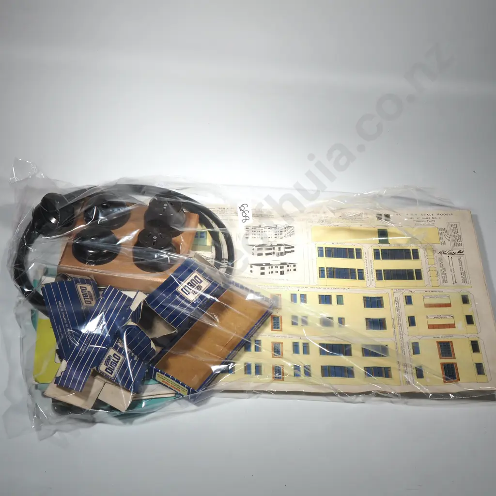 Train Scene Scale Models - Modern Flats - Shops - Bank - Signal Boxes Image 1++