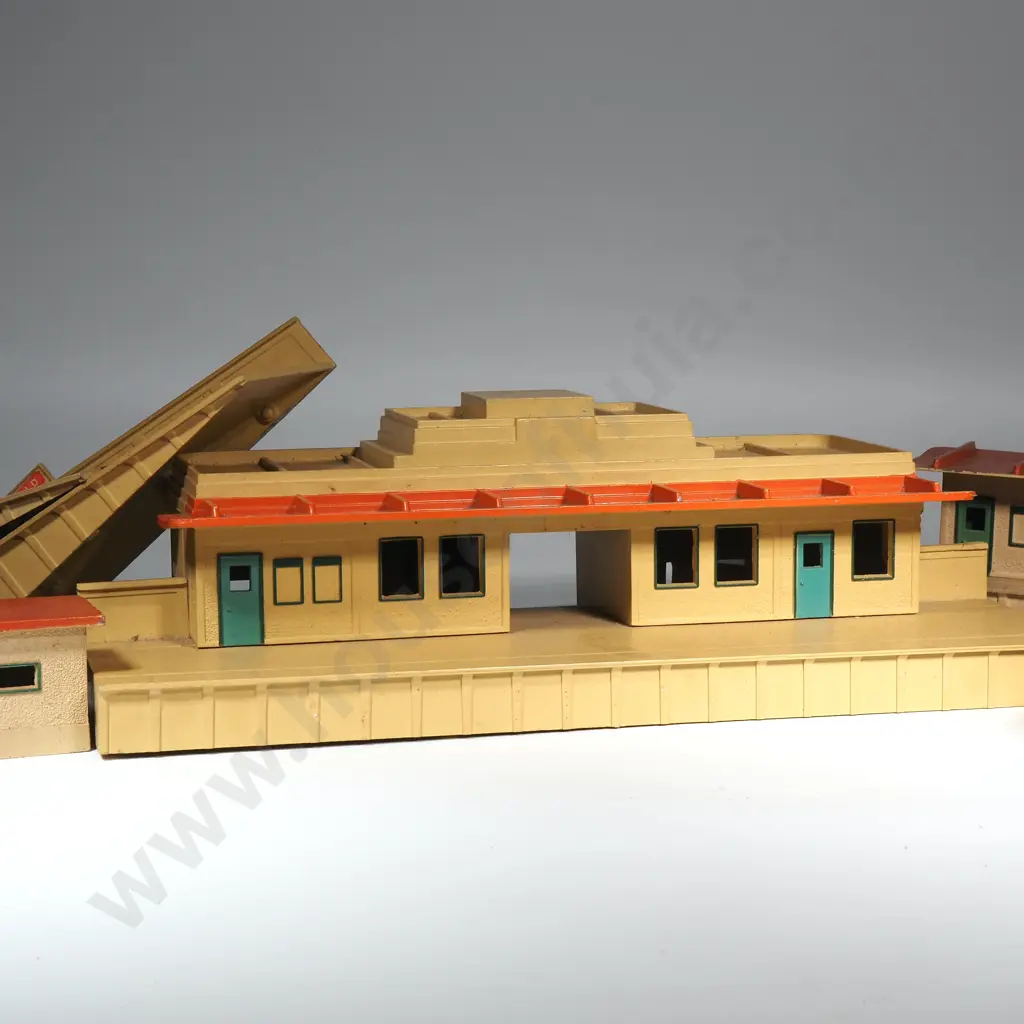 Hornby Dublo Lichfield Station & Cottage Image 1++