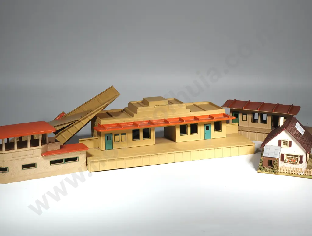 Hornby Dublo Lichfield Station & Cottage Image 1++