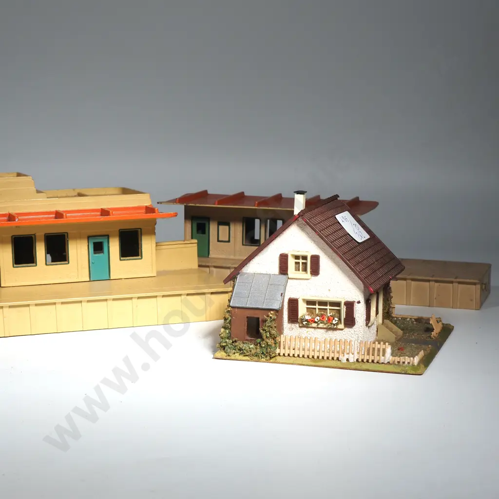 Hornby Dublo Lichfield Station & Cottage Image 1++