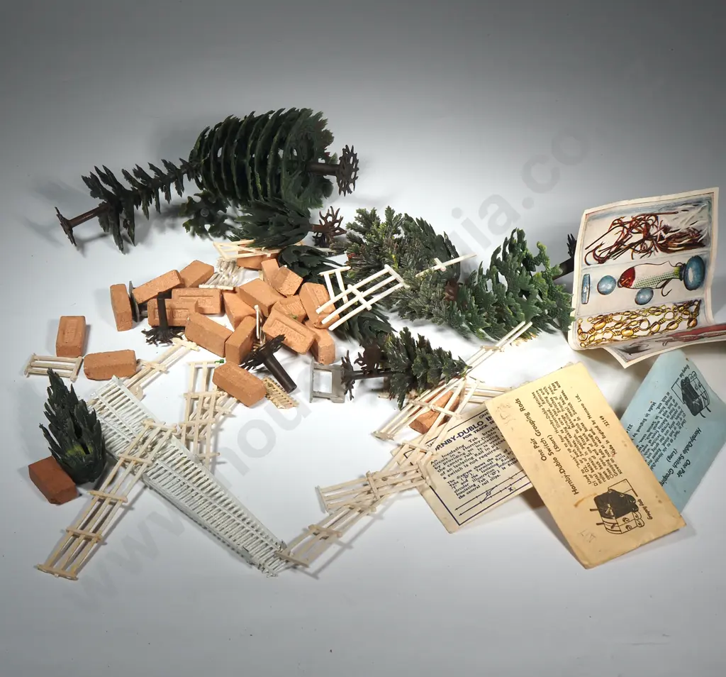 Train Scene Accessories -Including Trees - Bricks & Fencing Image 1++