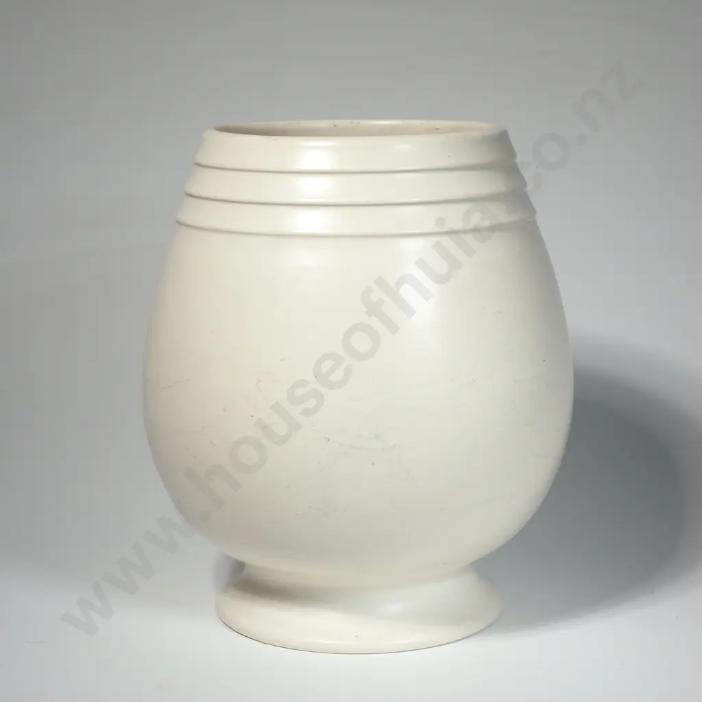  Ernest Shufflebotham Crown Lynn Hand Potted Vase. Impressed No 5 w Three Concentric Rings to Rim.  Image 1++