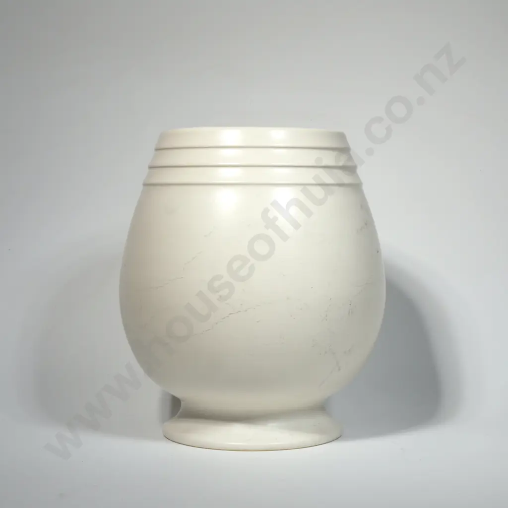  Ernest Shufflebotham Crown Lynn Hand Potted Vase. Impressed No 5 w Three Concentric Rings to Rim.  Image 1++