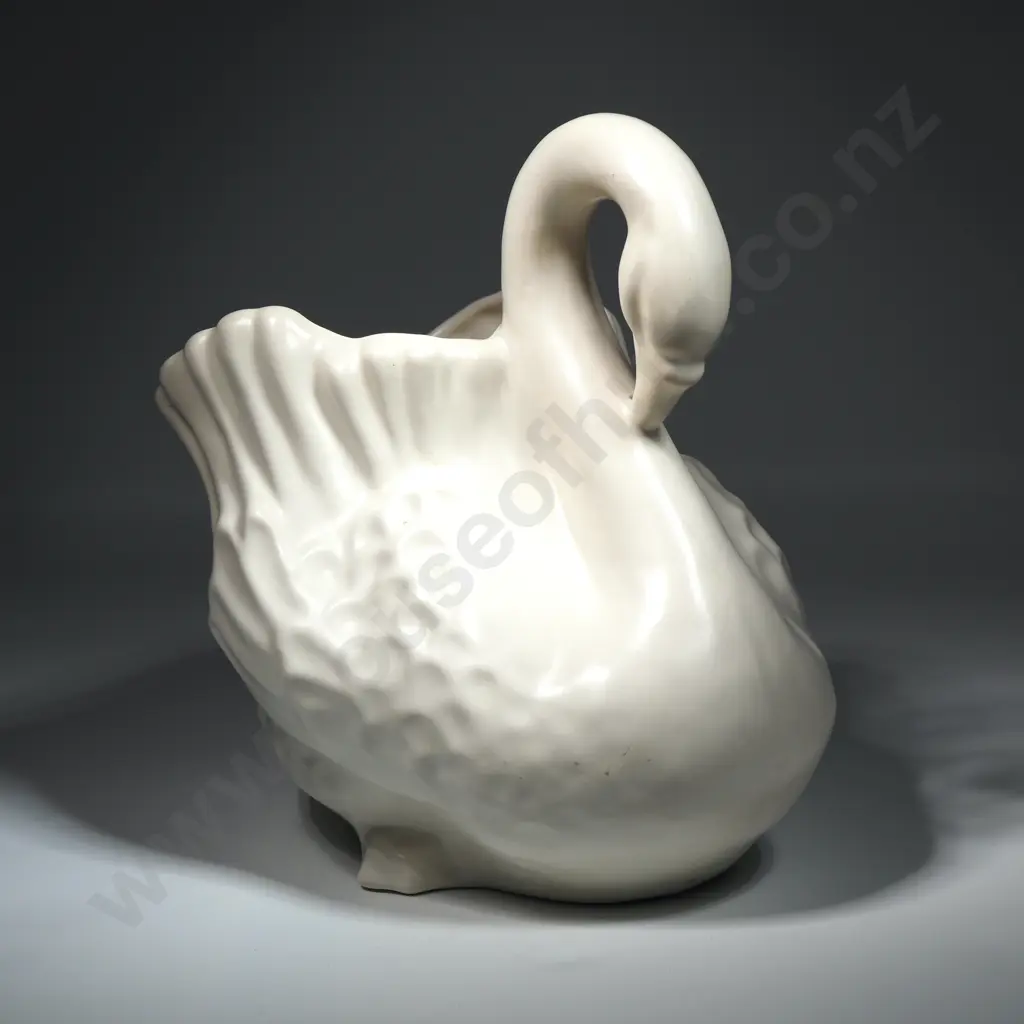 Crown Lynn Swan 170 Image 1++