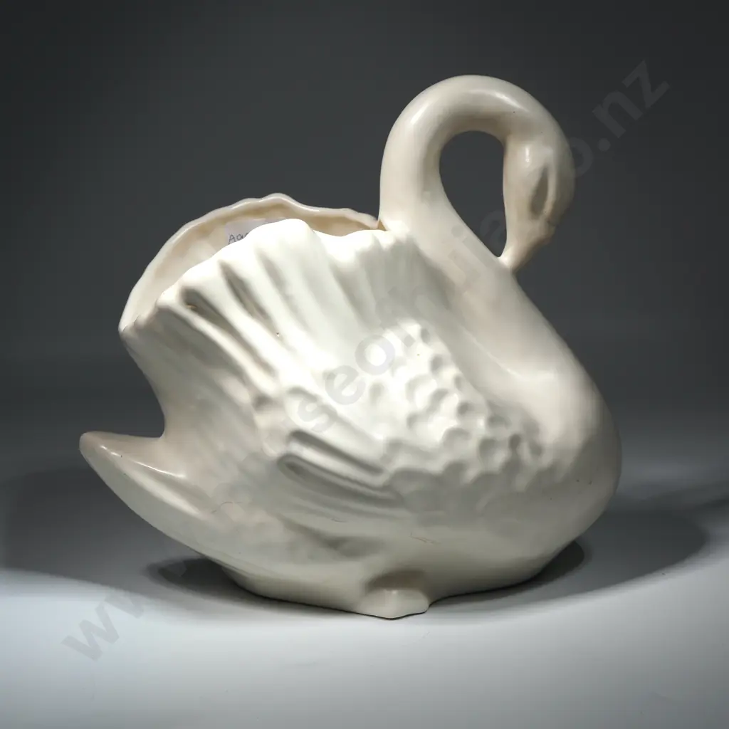 Crown Lynn Swan 170 Image 1++