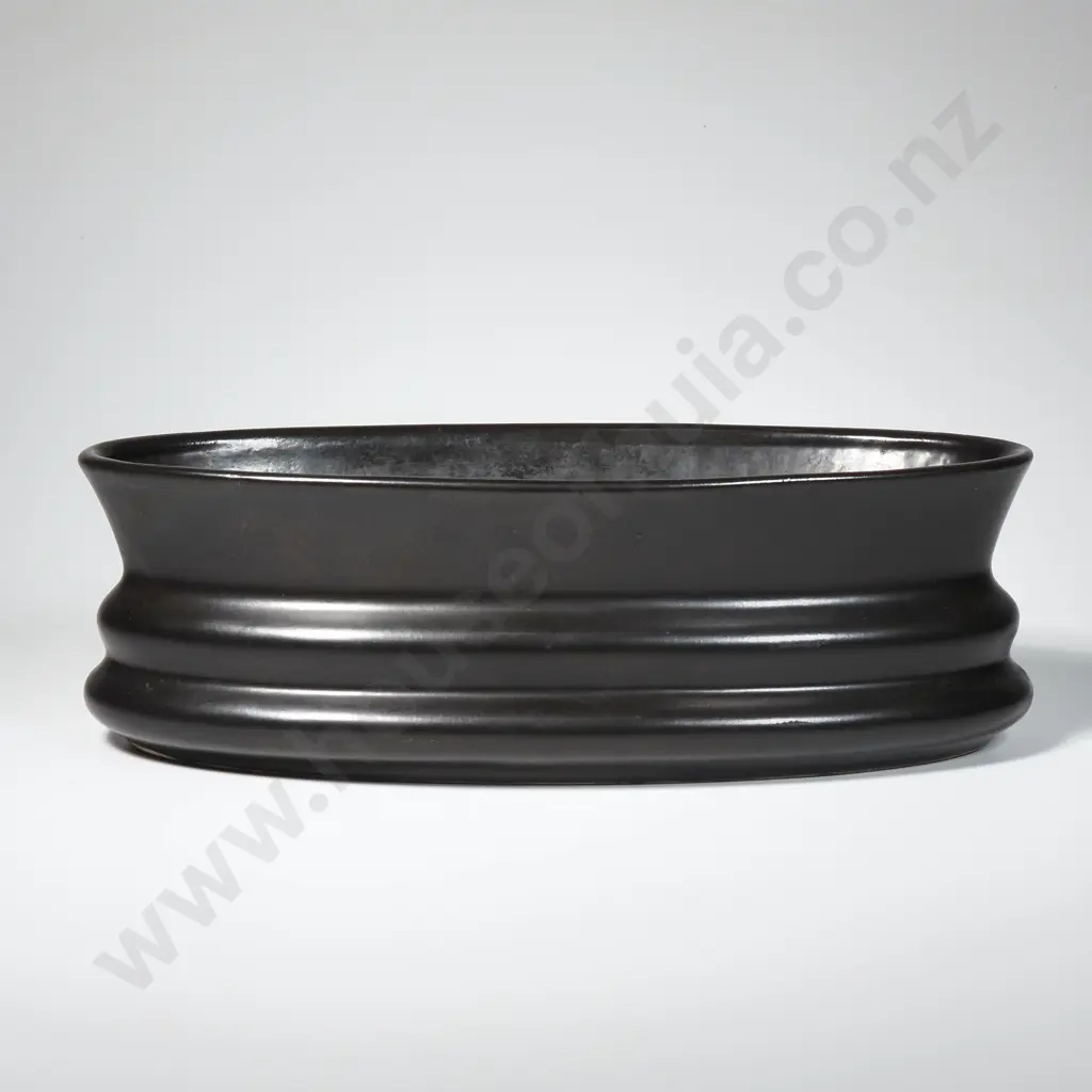 Crown Lynn Corrugated Trough Vase in Black w  .76 Mark to Base Image 1++