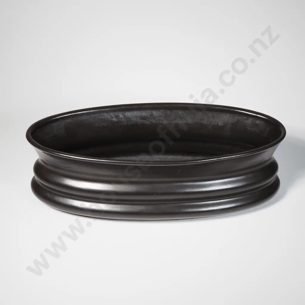 Crown Lynn Corrugated Trough Vase in Black w  .76 Mark to Base Image 1++