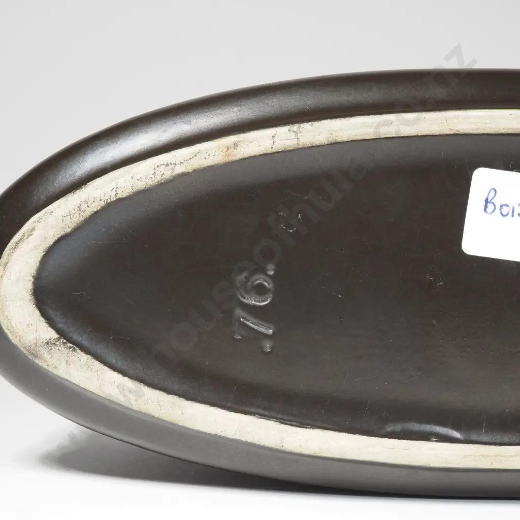 Crown Lynn Corrugated Trough Vase in Black w  .76 Mark to Base Image 1++