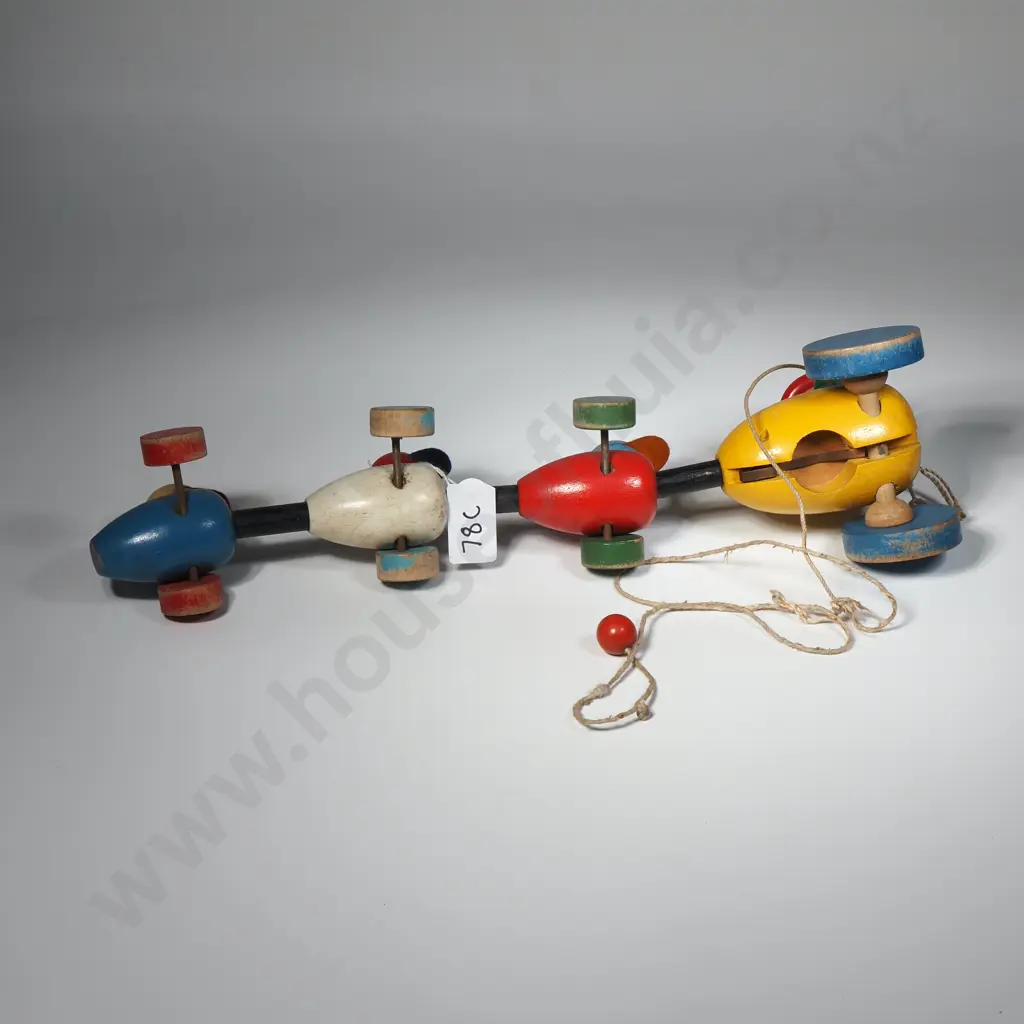 Vintage Buzzy Bee & Friends Wooden Pull Along Toy Featuring a Mother Duck w Duckling Image 1++