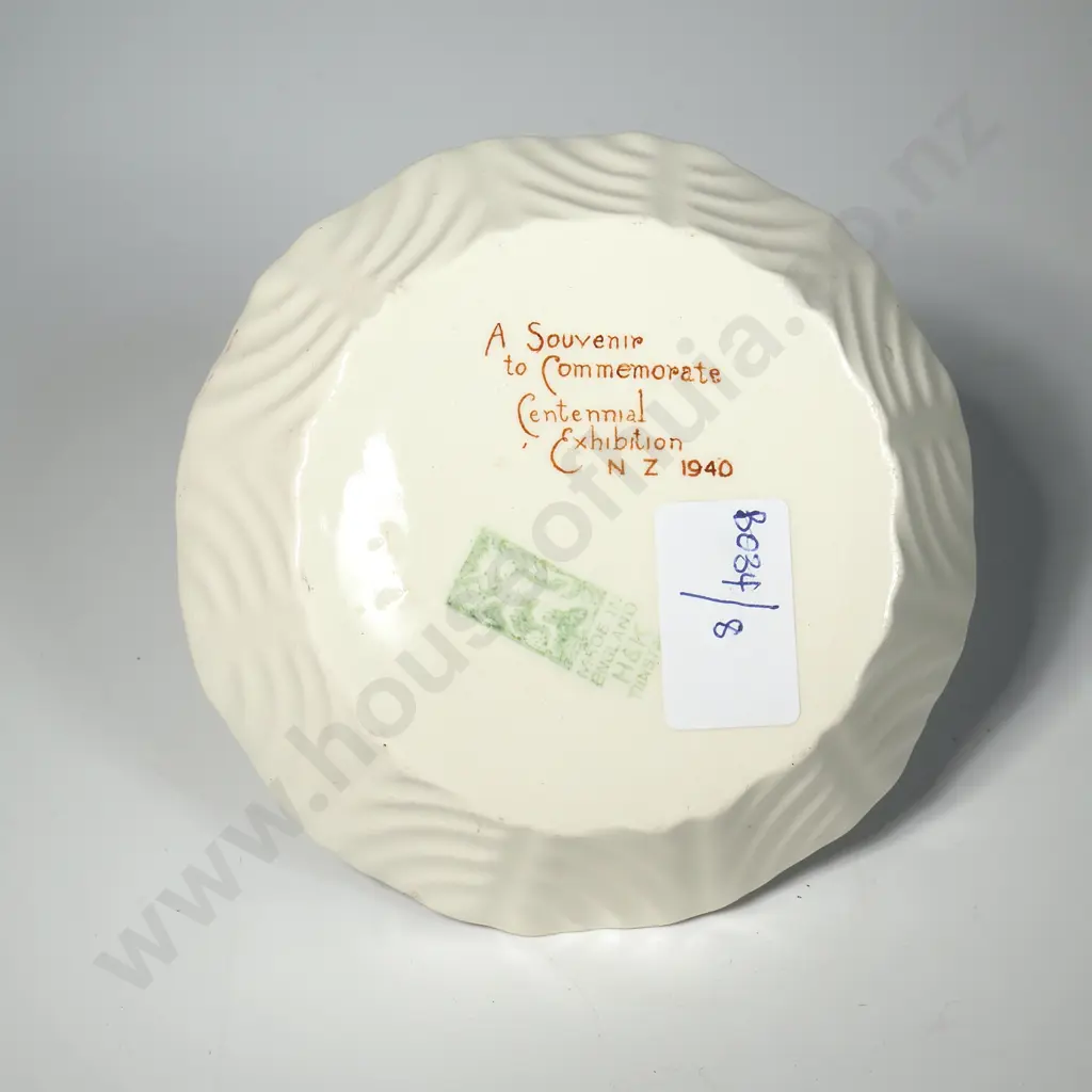 Small Tunstall Dish - A Souvenir to Commemorate the Centennial Exhibiton 1940 & Depicting The Landing of Cpt Cook 1769 Image 1++