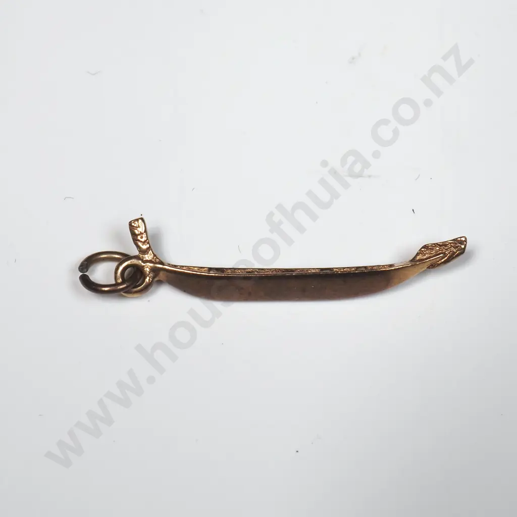 9ct Gold Maori Waka Pendant Image 1++