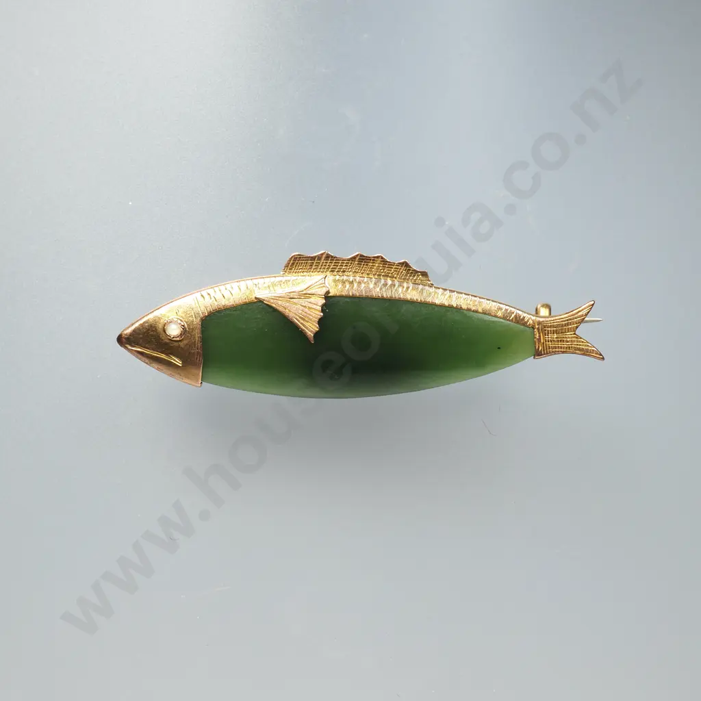 Antique 9ct Gold Greenstone Fish Brooch Image 1++