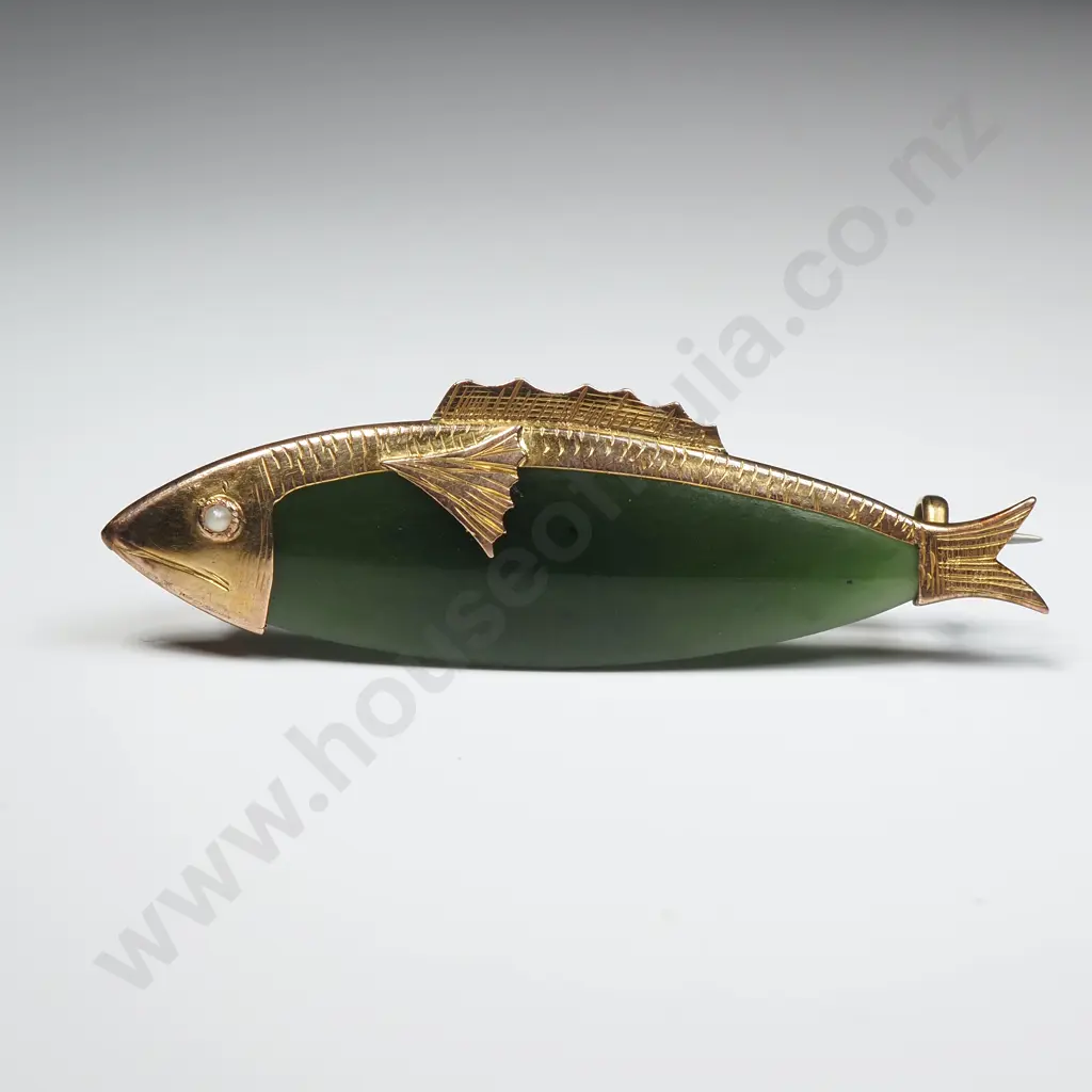 Antique 9ct Gold Greenstone Fish Brooch Image 1++