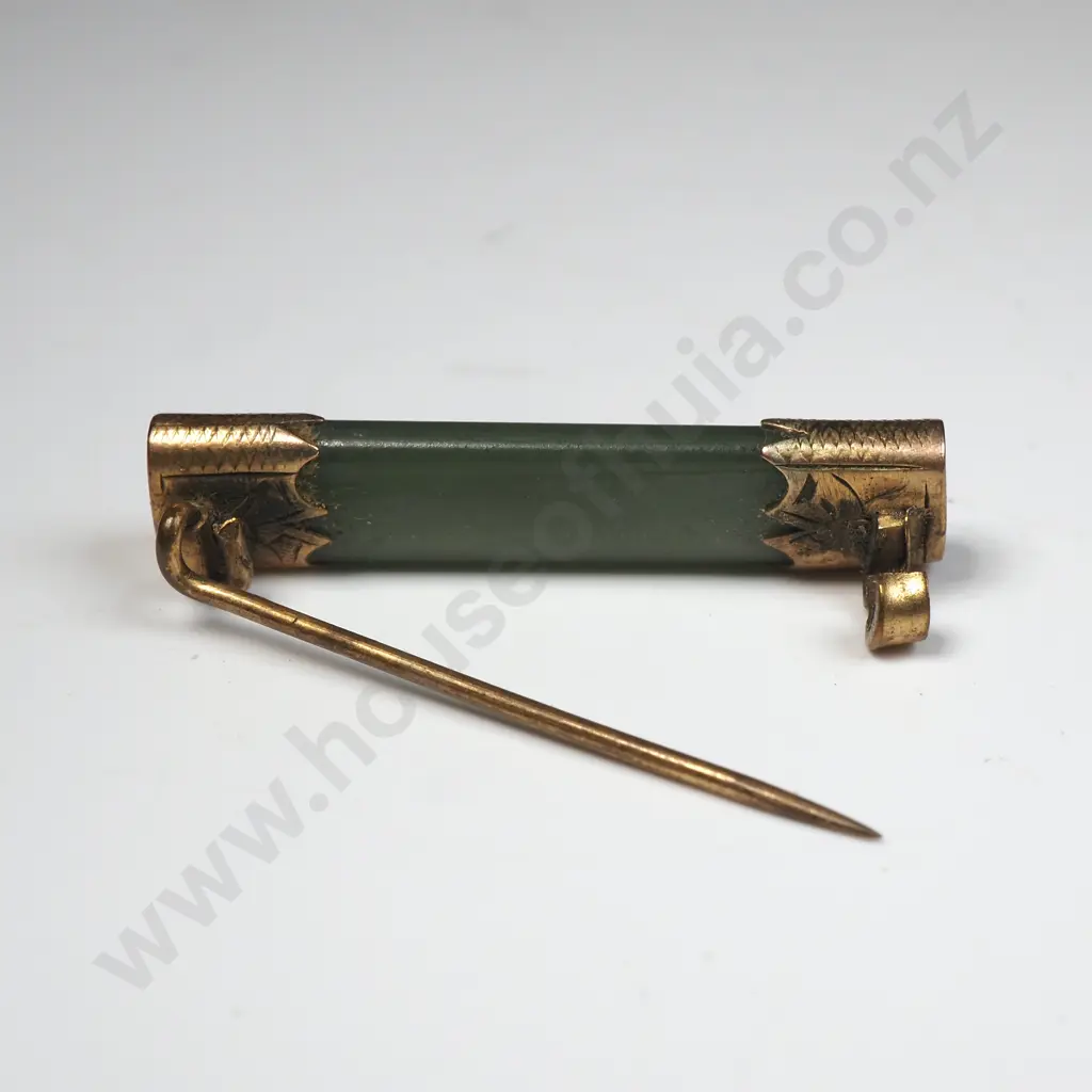 9ct Gold Greenstone Bar Brooch Image 1++